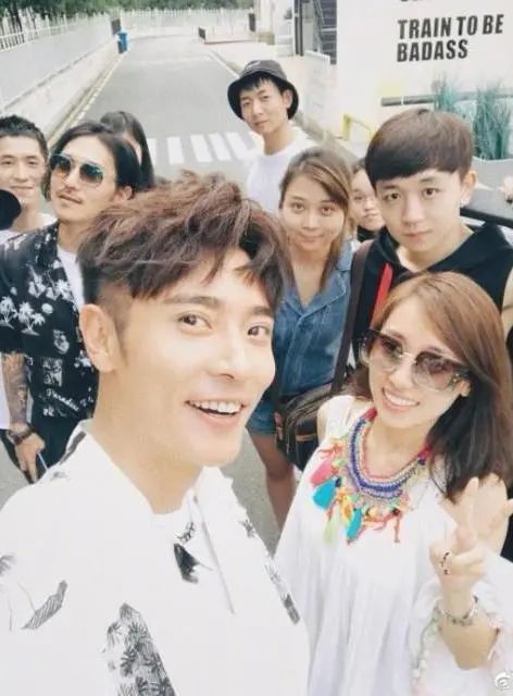 张丹峰|洪欣感情成谜，毕滢晒照温婉清纯，仍戴与张丹峰合照时的戒指和项链