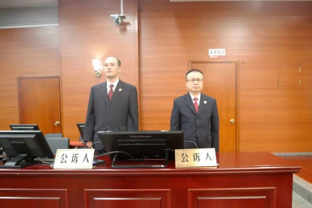 公诉机关出庭支持公诉被告人桂宝东出庭受审宣判现场