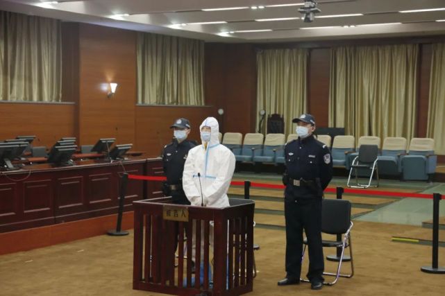 被告人桂宝东出庭受审宣判现场▲被告人桂宝东犯受贿