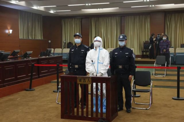 被告人姚佩衡出庭受审宣判现场▲被告人姚佩衡犯受贿罪,包庇黑社会