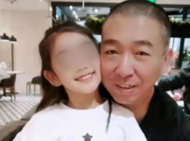 抚顺 被虐待6岁女童 爸爸把她宠成公主 妈妈却把她踩进泥土 腾讯网