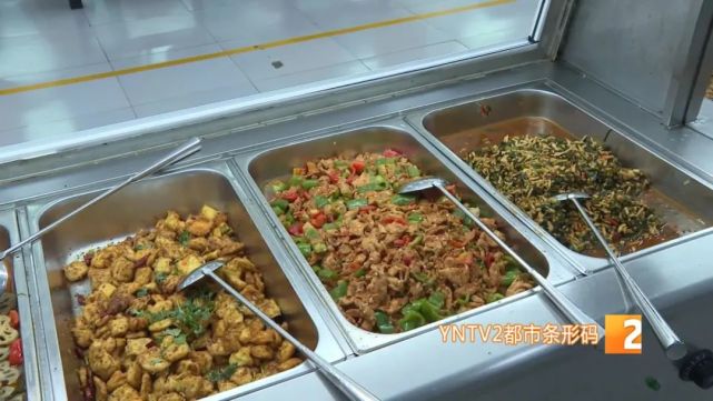 爱惜粮食,天人中学通过调查研究后推陈出新,在其中一个食堂里试点搞起