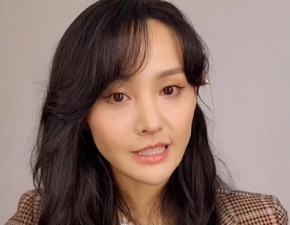 郑爽|郑爽妈妈不满女儿被黑发文：她是挡着某些人的路爽爸与餐饮公司欠税无关