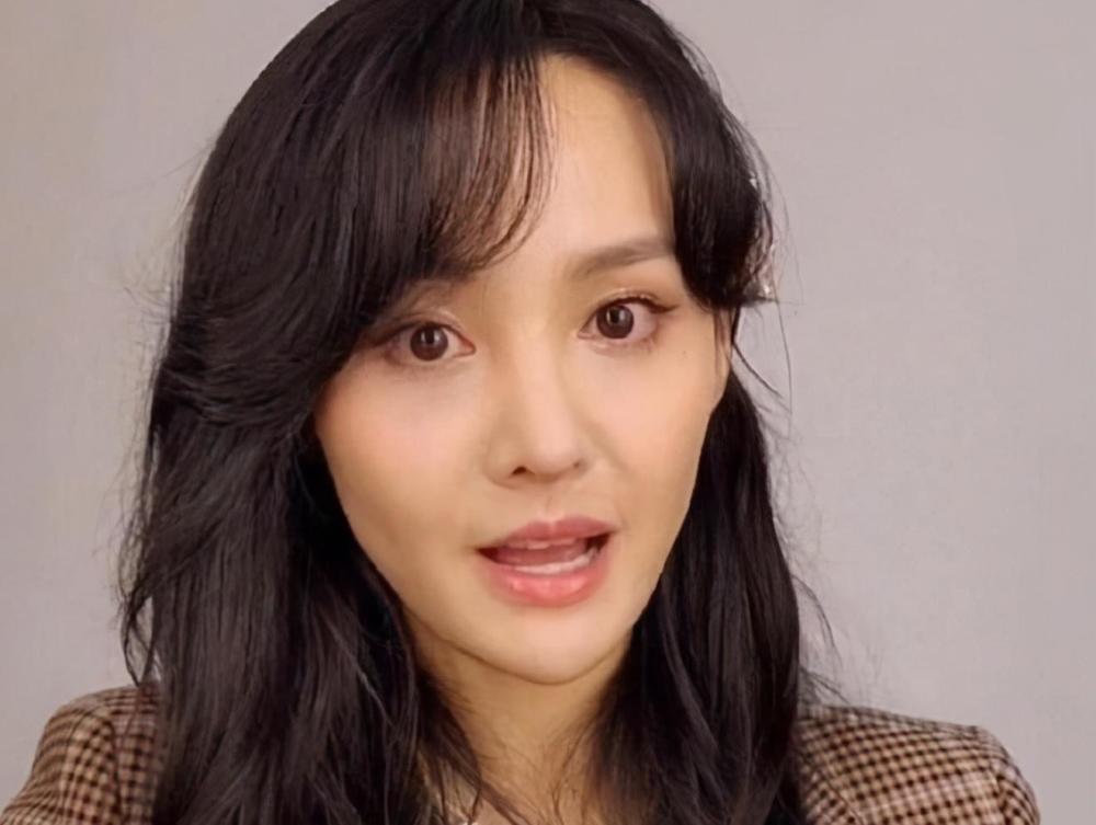 郑爽|郑爽妈妈不满女儿被黑发文：她是挡着某些人的路爽爸与餐饮公司欠税无关