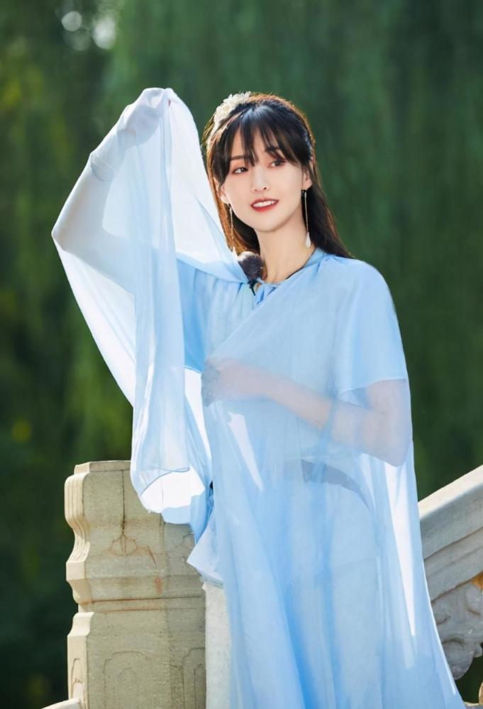 郑爽|郑爽妈妈不满女儿被黑发文：她是挡着某些人的路爽爸与餐饮公司欠税无关