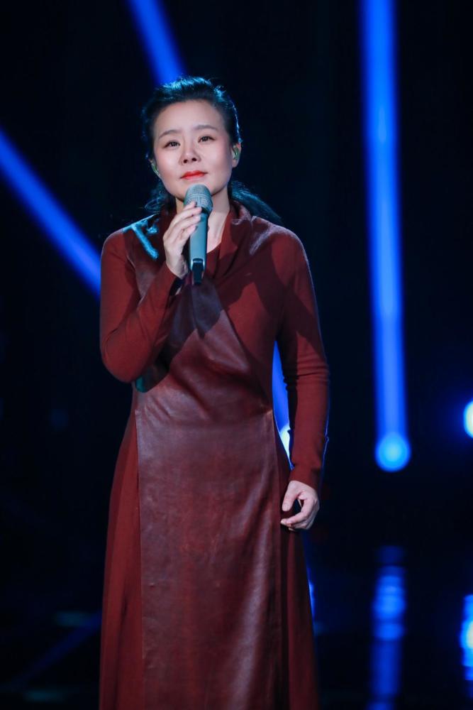 龚琳娜|面对面｜龚琳娜：我得像一株植物那样茁壮地向上长