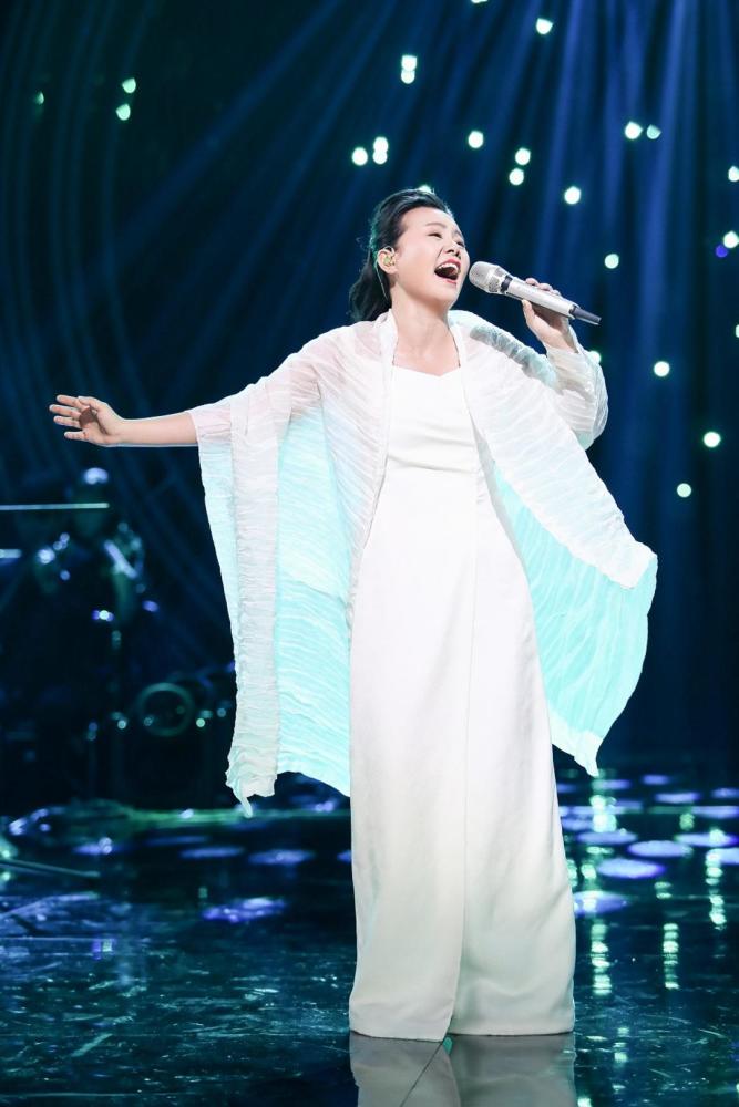 龚琳娜|面对面｜龚琳娜：我得像一株植物那样茁壮地向上长