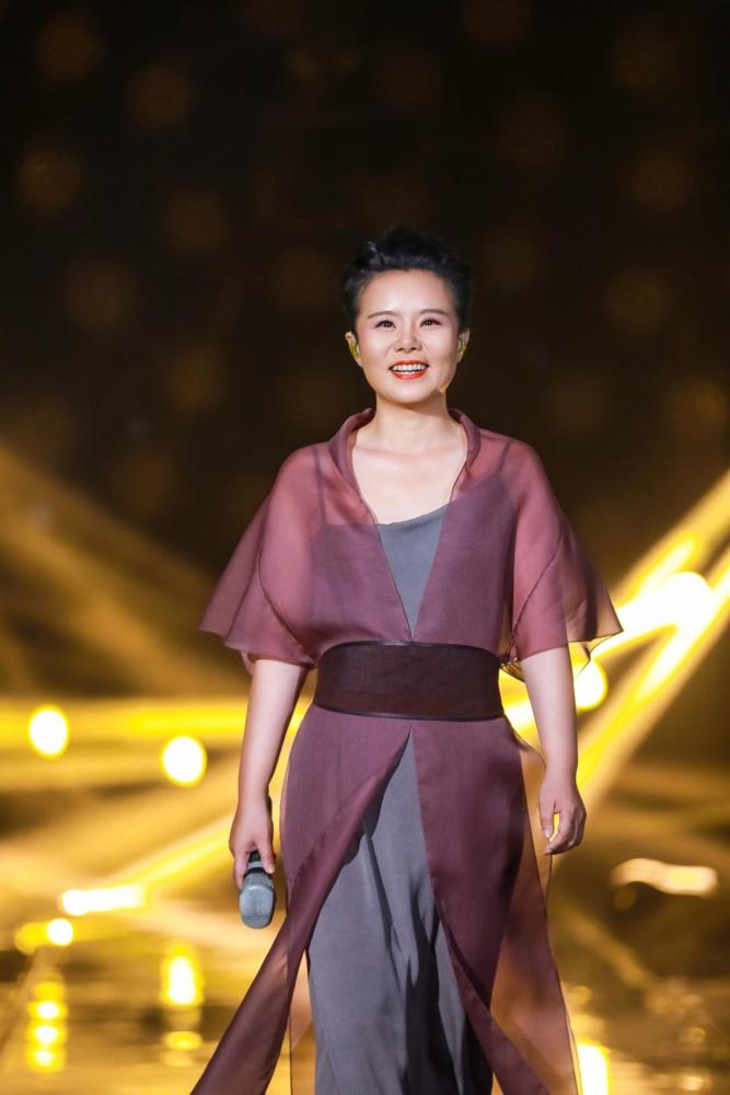 龚琳娜|面对面｜龚琳娜：我得像一株植物那样茁壮地向上长