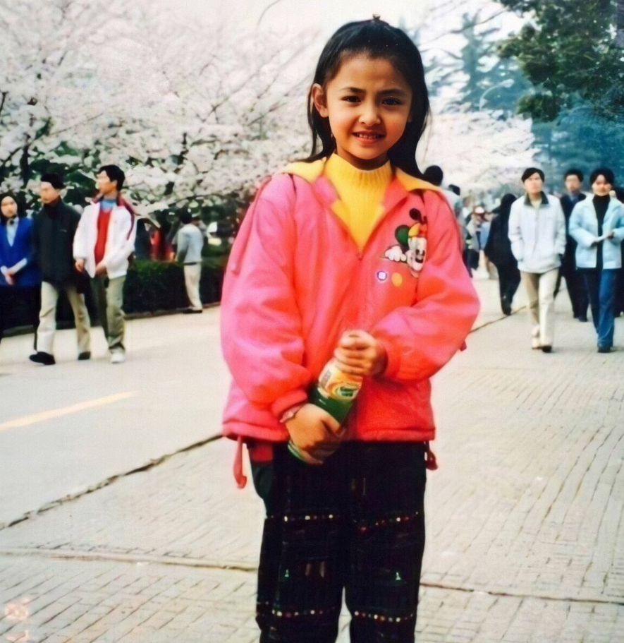 华策艺人学生照,张雨剑可爱,梁洁西瓜头,看到胡一天:还挺酷!_腾讯新闻