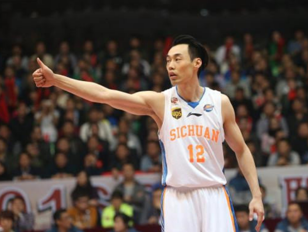 孟达在cba已经征战多年,他如今的转型也证实他的球员生涯结束,将开启