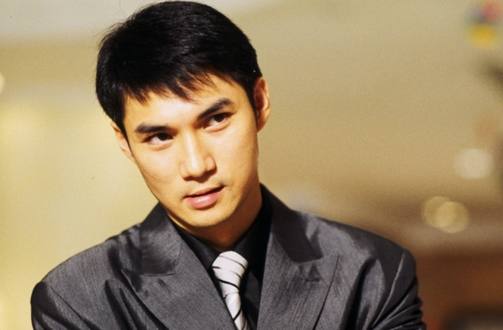 郭耀明|56岁郭耀明隐退后罕露脸，头发花白显沧桑，转行卖保险至今未婚