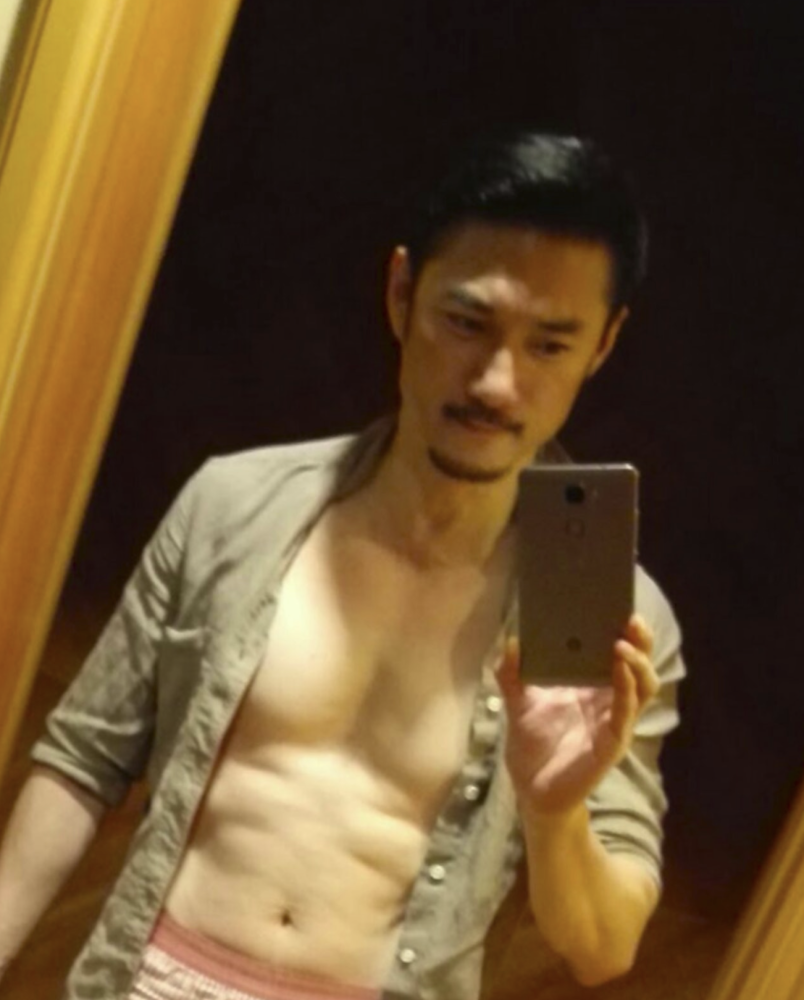 郭耀明|56岁郭耀明隐退后罕露脸，头发花白显沧桑，转行卖保险至今未婚