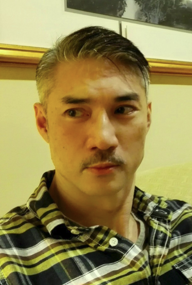 郭耀明|56岁郭耀明隐退后罕露脸，头发花白显沧桑，转行卖保险至今未婚