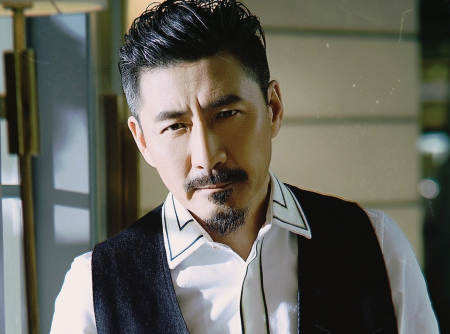 张子健迎来52岁生日从古装男神到神剧专业户如今再塑经典