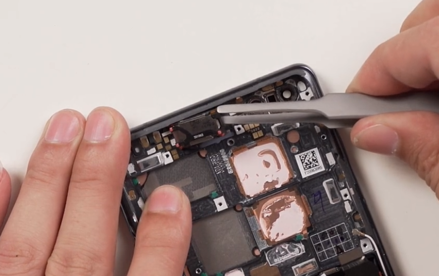 华为mate40拆解内部做工精良采用模块化设计