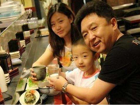 于谦|于谦表达爱意的方式曝光：爱她就养胖她，所以谦嫂子变成了大胖子