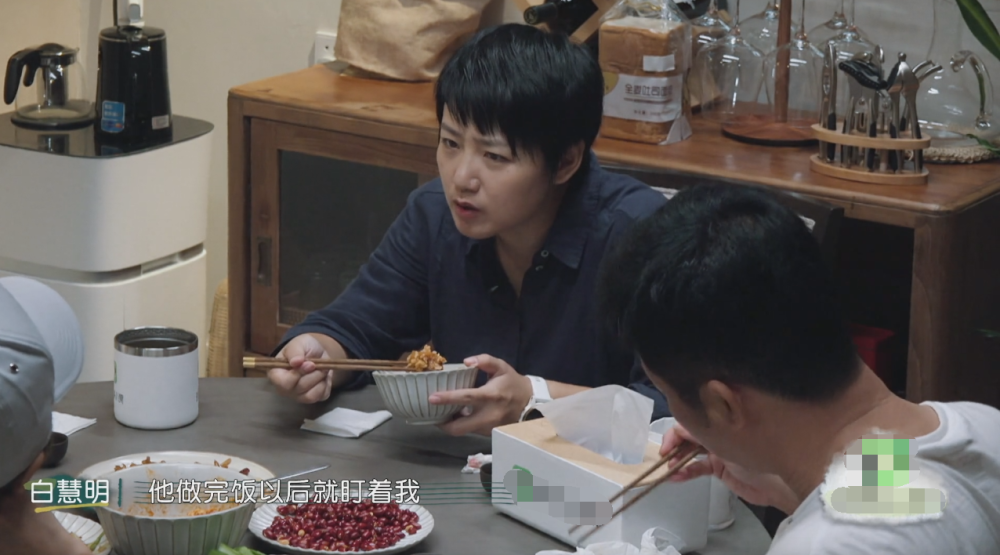 于谦|于谦表达爱意的方式曝光：爱她就养胖她，所以谦嫂子变成了大胖子