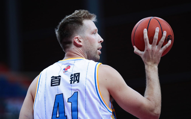 汉密尔顿单节14分 他扛起首钢进攻大旗|汉密尔顿|北京|范子铭|李慕豪