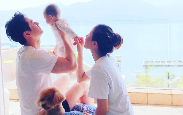 杨怡|杨怡晒女儿小珍珠近照，出生6个月睫毛超长，浓眉大眼像极罗仲谦