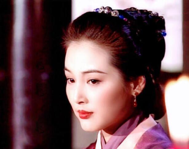 在《神雕侠侣》中,张延饰演何沅君一角,全身上下散发出一种江南女子的