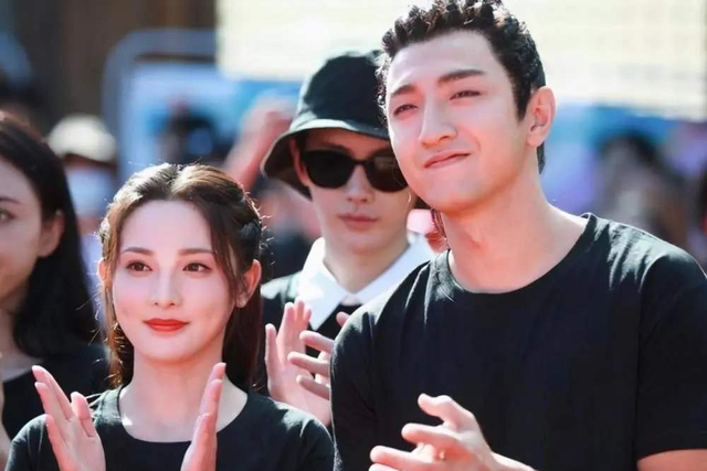 金瀚张芷溪街头拥吻被拍女方发文暗讽狗仔明星情侣就该这么拽