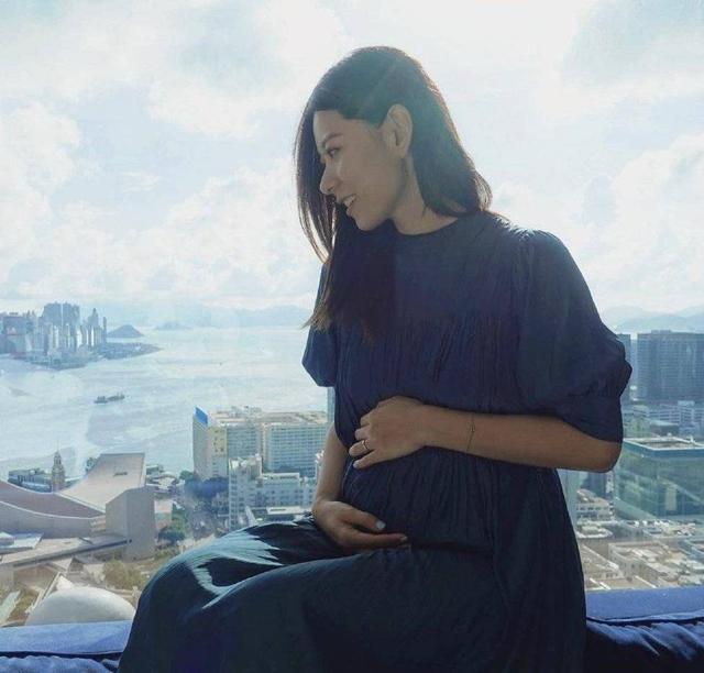 叶晴晴|恭喜！香港著名女歌手宣布顺利产女，宝宝因体重偏重提前出生