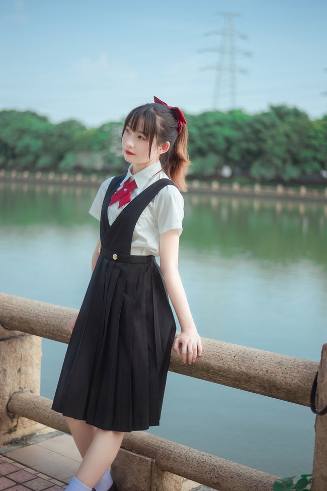 jk制服湖边姑娘