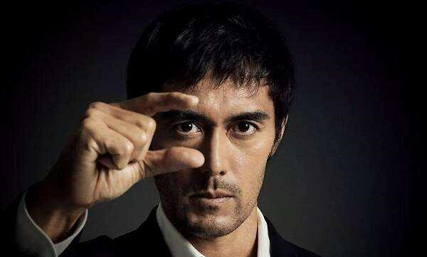 红手指谎言背后的真相令人无法直视残存良知才能打破坚冰