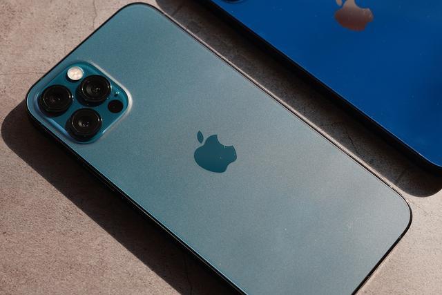 Iphone 12和12 Pro同框时 颜值差了多少 Iphone12 Iphone 12 Pro 12pro 颜值 Iphone