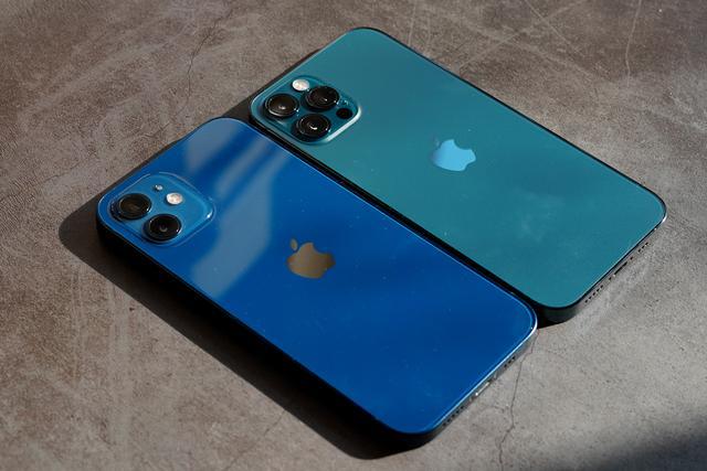 Iphone 12和12 Pro同框时 颜值差了多少 Iphone12 Iphone 12 Pro 12pro 颜值 Iphone