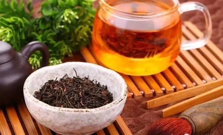 泡一壶红茶在初冬等你