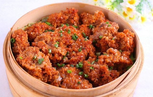 粉蒸排骨的做法,排骨酥烂脱骨,红薯软糯香甜