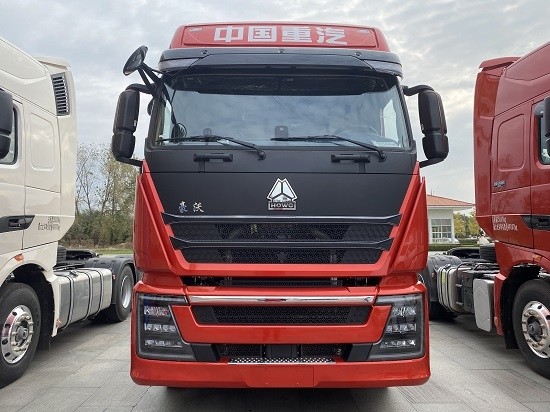 全新升级中国重汽豪沃th7系列牵引车亮相