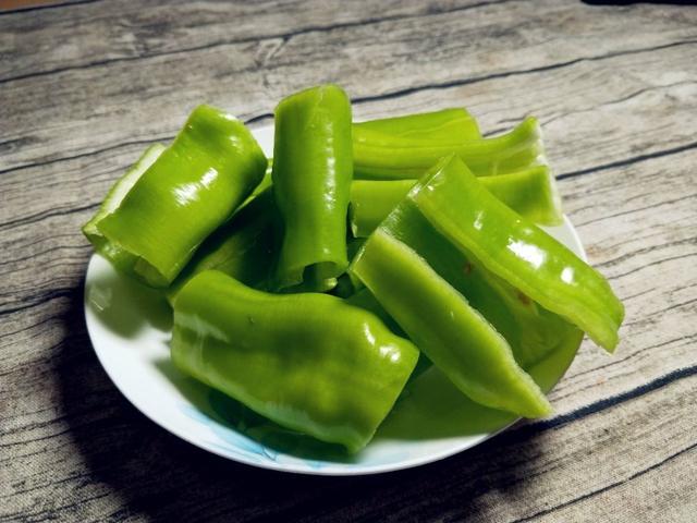 青椒|它具有一定的药用价值，还能抗衰老，但很多人不知道怎么挑选