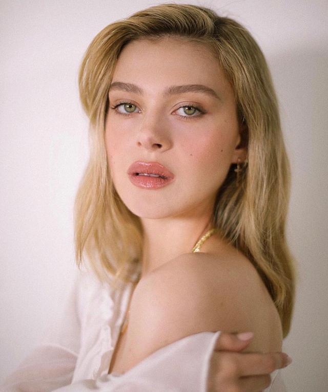 烫大波浪变靓妹,演技泼辣太吸睛|大布|妮可拉·佩尔茨