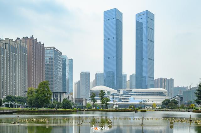 实拍亚洲最大小区花果园 生活状态随意 烟火气十足 花果园 亚洲 旅游 贵阳 小白宫 湿地公园 民宿