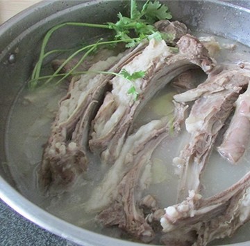 洗羊肉,别只会用清水洗,再加这几步,羊肉无膻味,汤浓味鲜