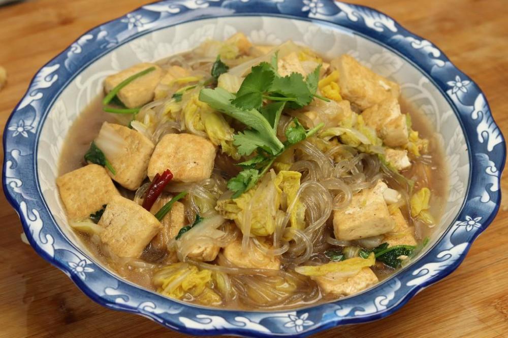 白菜炖豆腐,先炒白菜还是先炖豆腐?顺序搞错了,难怪不鲜香入味