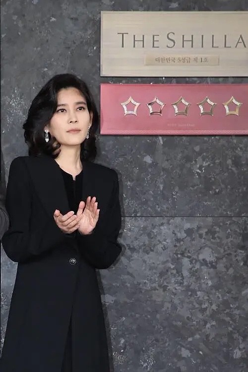 韩国第一集团千金45岁却貌美不输女明星三星家族的颜值担当