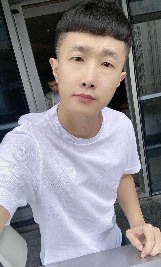 二嫂不惧活动与谁撞点,直言越撞越强;小伊伊放话猫妹妹段位太低