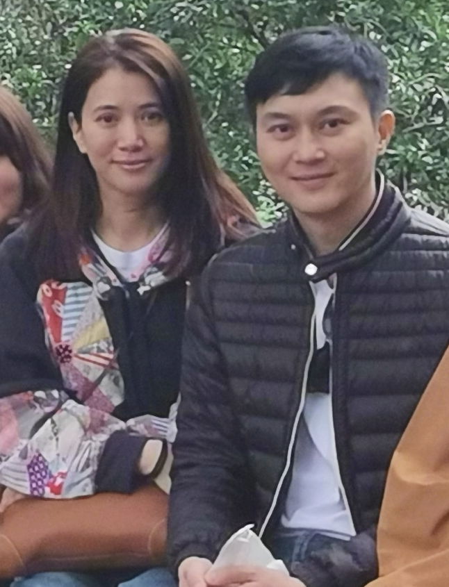 袁咏仪|袁咏仪张智霖游普陀山，“仙靓夫妇”越活越年轻，像极热恋小情侣