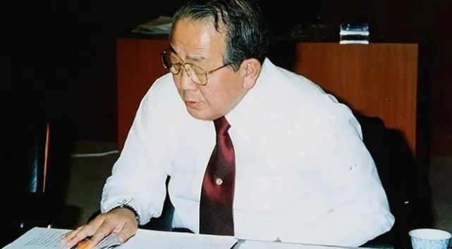 稻盛和夫觉得不行的时候才是工作的开始经纬低调分享