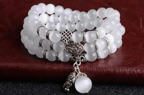 灵签占卜:4款水晶手链,你喜欢哪个?测你的心眼多还是少?