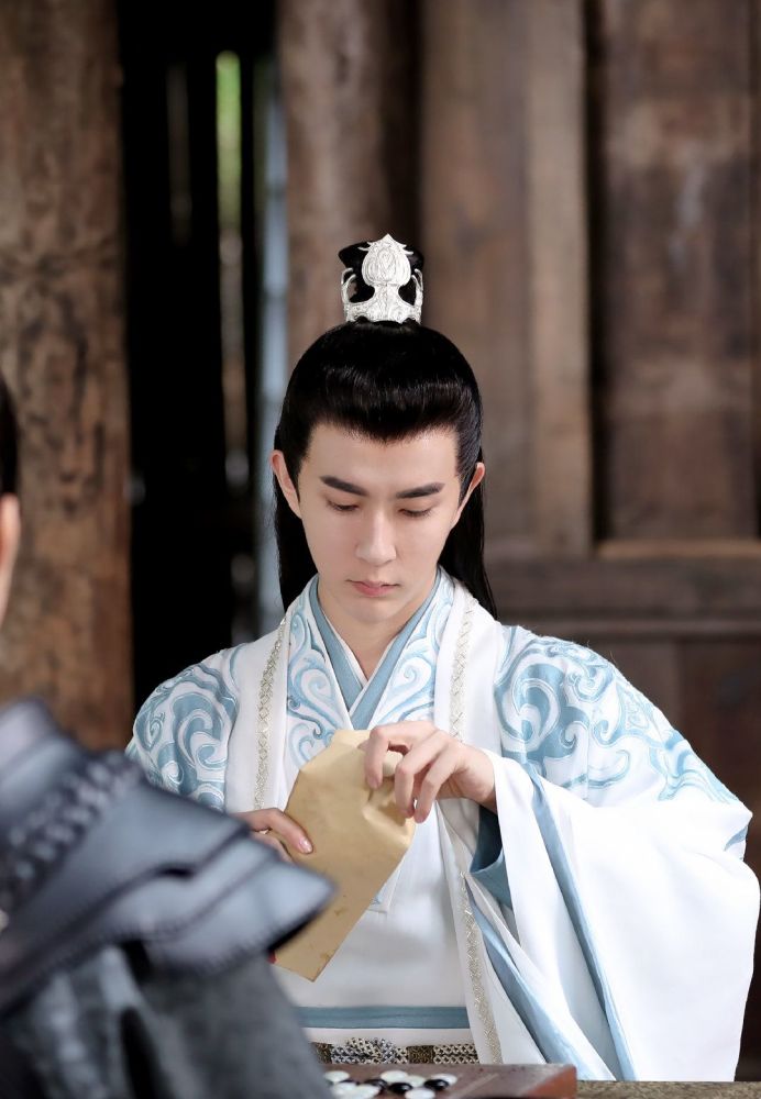 明月曾照江寒东于朦胧刑菲新剧口碑大爆演技颜值均在线