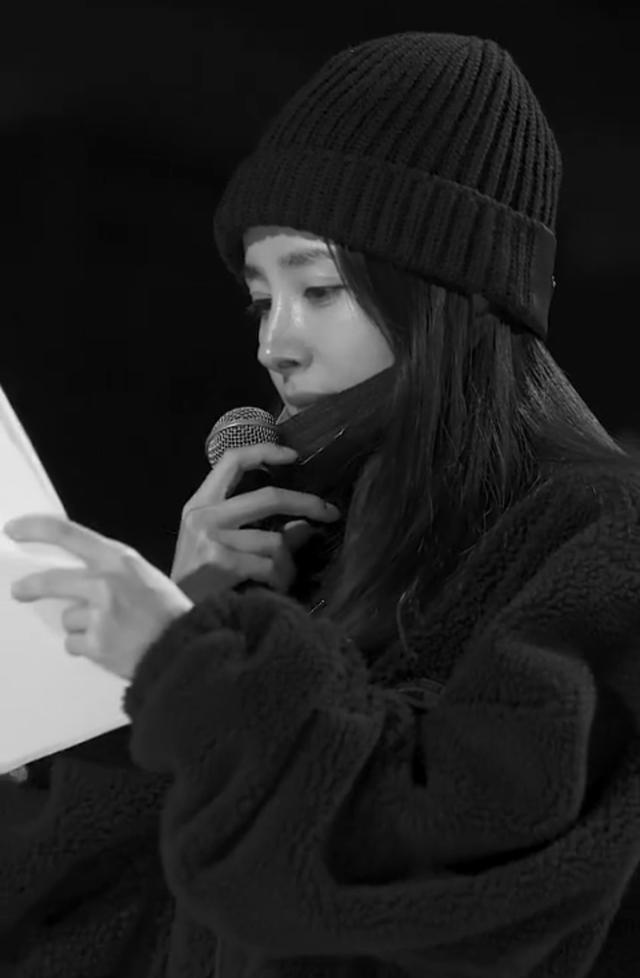 杨幂沈腾彩排曝光侧脸神颜美貌不放假节目名单更令人期待