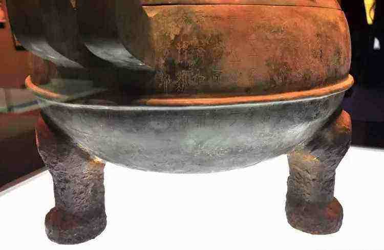 重宝|农民无意发现战国大墓，出土好几件重宝，最珍贵的铜鼎却伤痕累累