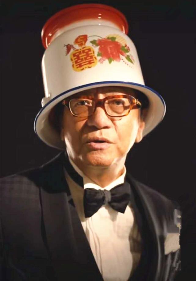 温拿鼓手扮痰罐超人致敬经典为患病太太息影现升级当爷爷