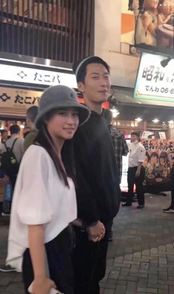 窦骁|一直这么甜！窦骁云南骑行何超莲坐车跟随，餐桌上互动超有爱