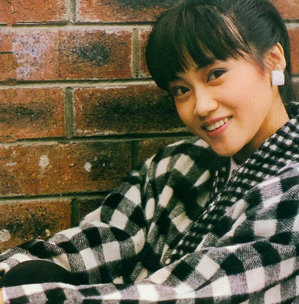 "天山童姥"陈安莹,与男友相恋40年,却至今未婚,直言异地不惧出轨_腾讯