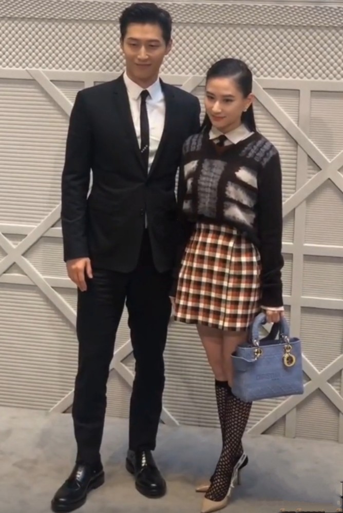 窦骁|一直这么甜！窦骁云南骑行何超莲坐车跟随，餐桌上互动超有爱